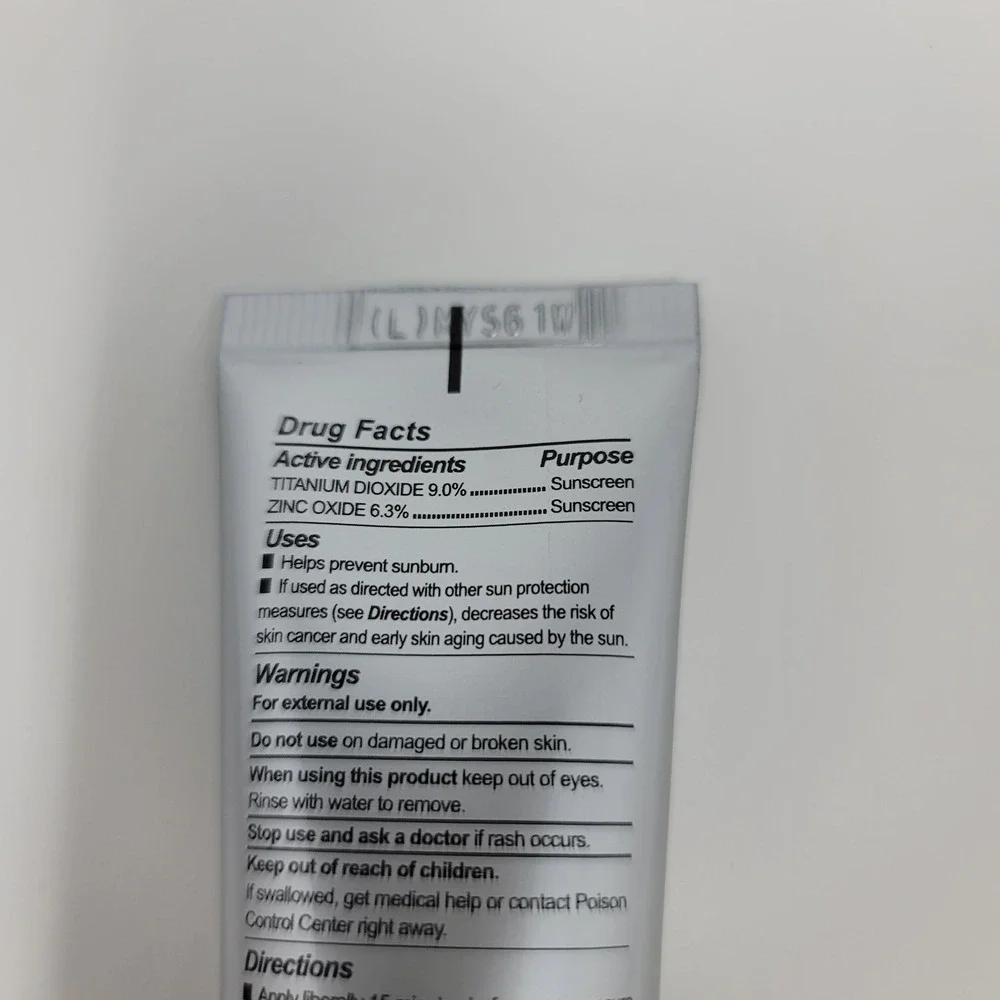 IT Cosmetics CC+ Color Correcting Full Coverage AntiAging Cream Light 1.08 Fl Oz